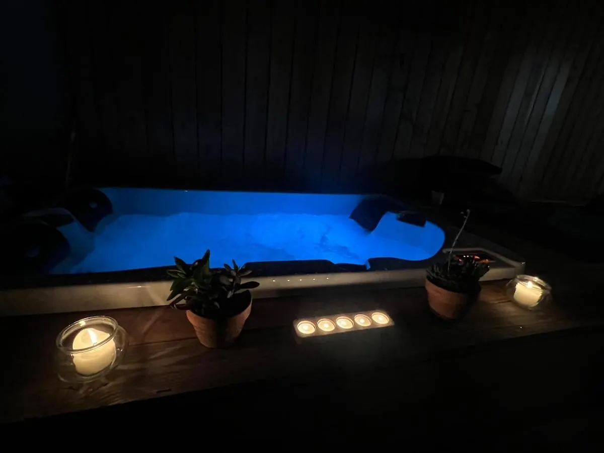 The Bohemian Jacuzzi, Ideal For Families Or Friends Avignon