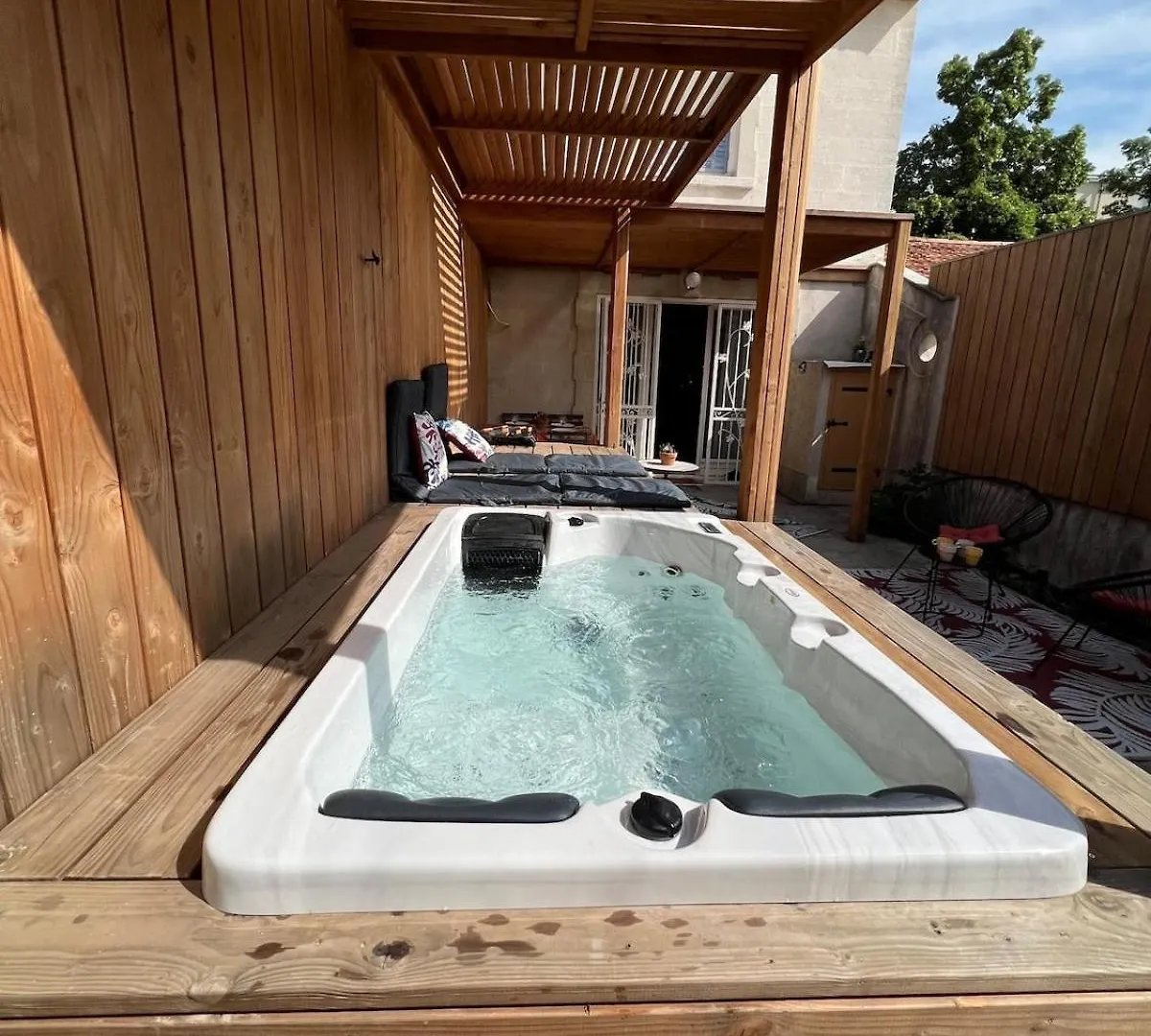 The Bohemian Jacuzzi, Ideal For Families Or Friends Avignon Apartment